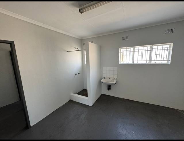 400M² WAREHOUSE TO LET IN WYNBERG